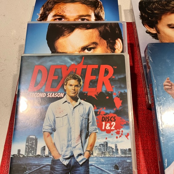 DEXTER SERIES SEASON TWO, THREE & FOUR 📀 DVDS - Picture 6 of 16